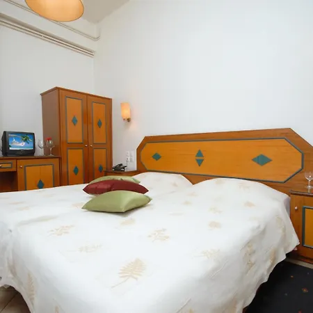 Barbouni & Aparthotel